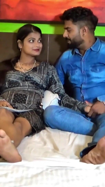 "सौतेले भाई ने सौतेली बहन को होटल के कमरे में बुलाया और उसे चोदा।