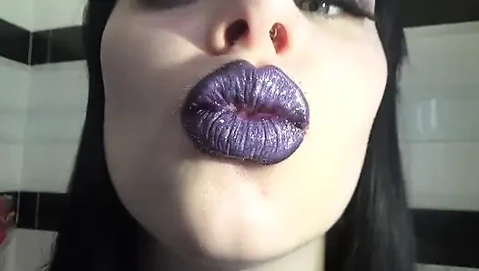 Фиолетовые блестящие губы! Поцелуи и фетиши с утиным лицом!!