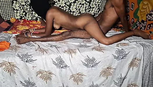 Xxx Desi Hintli kadınlar sert yeni pozisyon tarzı seks videosu gerçek Desi