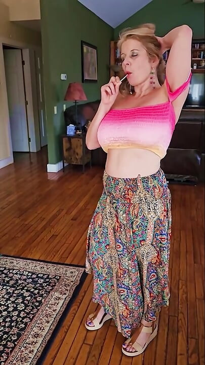 Sexy ONLYFAN Mature MOMMY Shows your her BIG TITS COMPILATION