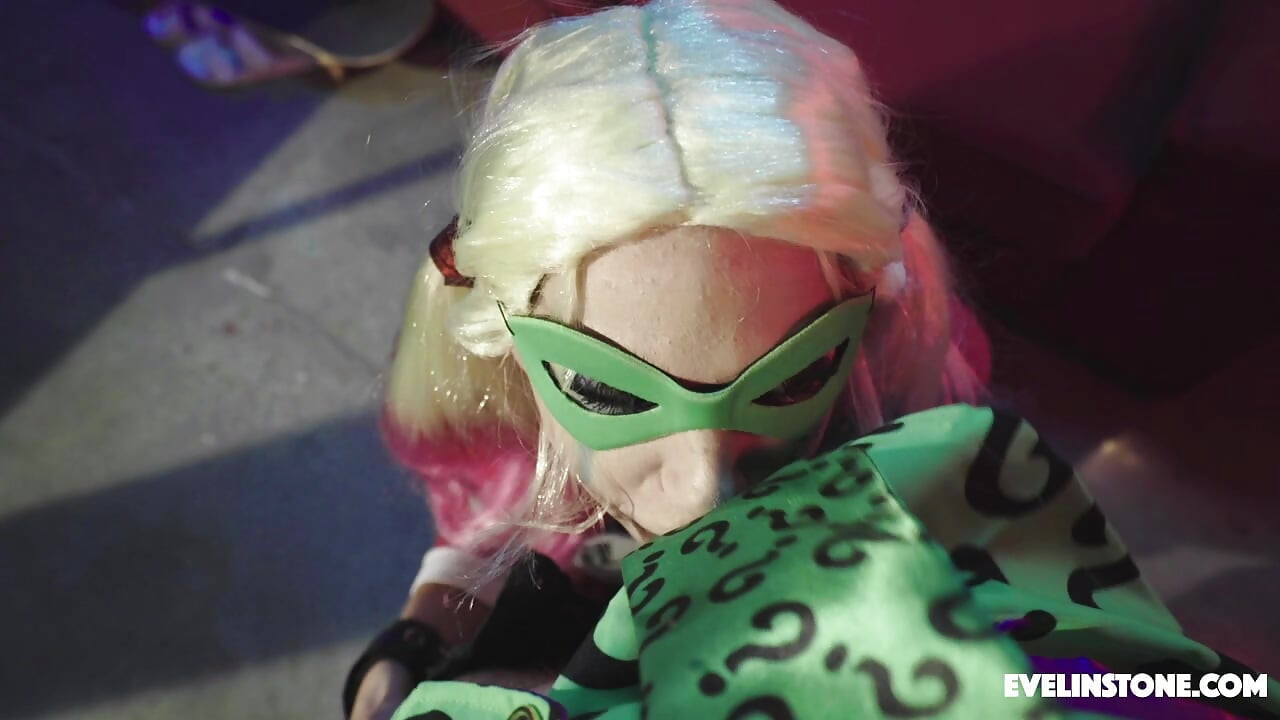 Harley Quinn Cosplay Facial Fuck Defeat