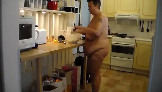Jen is baking nude