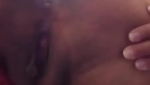Nutzen sie die tatsache, dass mein mann mich allein gelassen hat und zeig dir meine nasse muschi