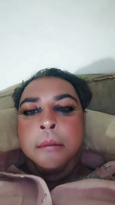 Gece geç saatlerde kapalı mekanda solo - kişisel zaman