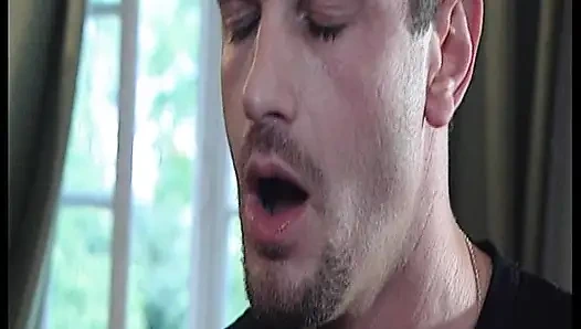 Esmer Alman orta yaşlı seksi ev hanımı fmm üçlü sekste iki yarağı birden alıyor