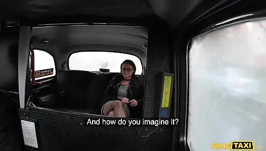 Fake Taxi - file çoraplı asosyal hatun Klaudia Diamond kocasını aldatıyor