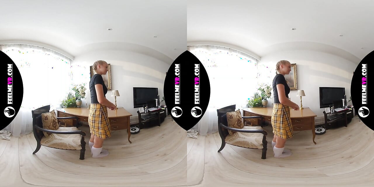 عارضة أزياء لايزا تيني عارية في جلسة تصوير ثلاثية الأبعاد VR180 خلف الكواليس