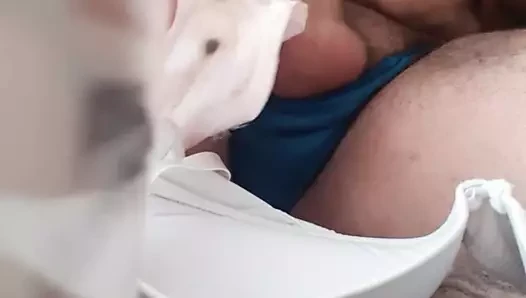 Sutyen üzerinde boşalma