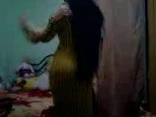 Пухлая арабка танцует в любительском видео 1