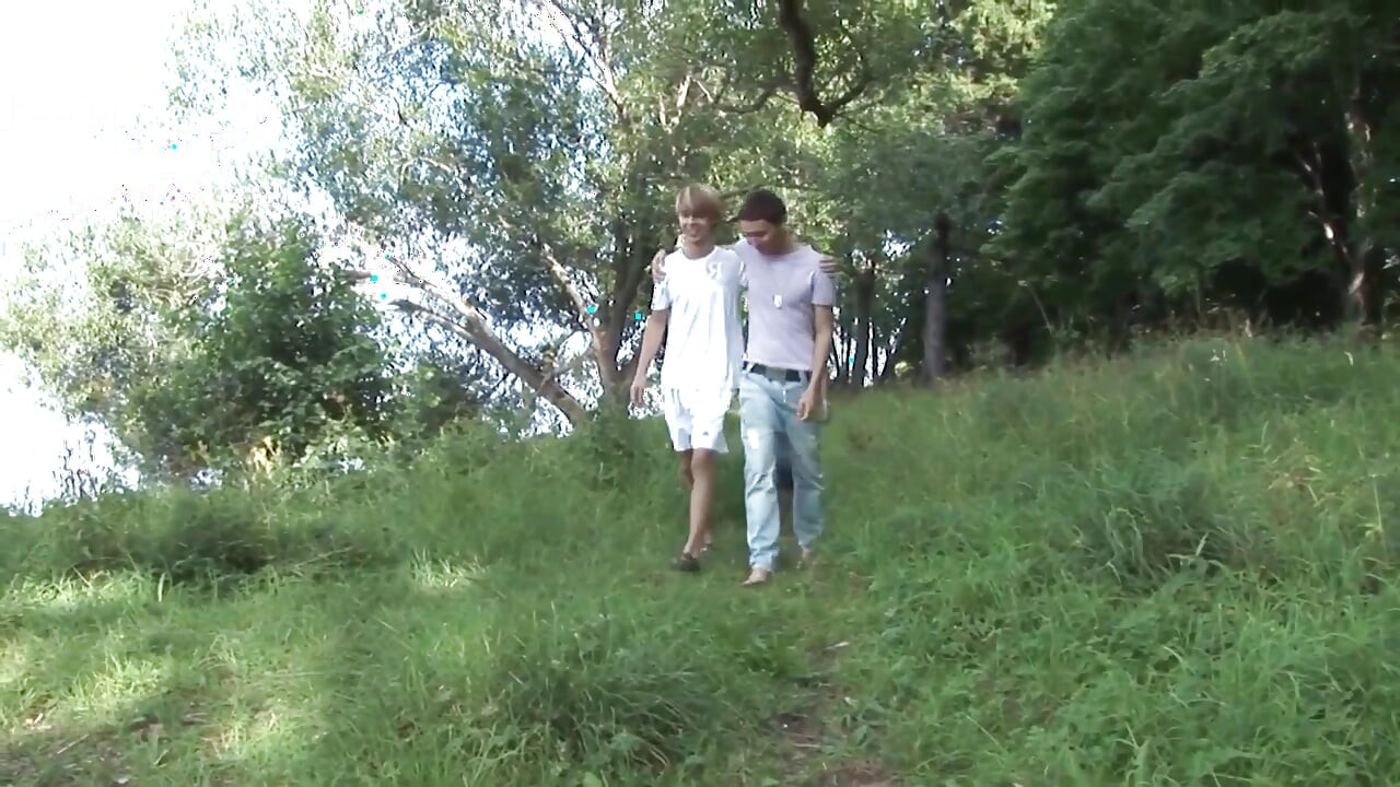 Exclusive video Bareback: Threesome anal sex with fantastic twinks eager for cock