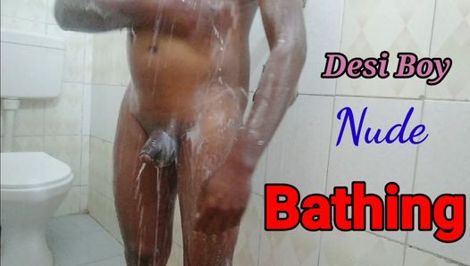 Desi chico desnudo en el baño video