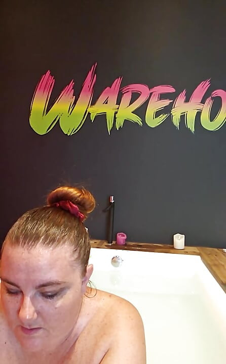 창고-X에서 목욕하는 나와 함께 정액! 나는 장난감을 가지고! 내 엉덩이를 따먹을거야