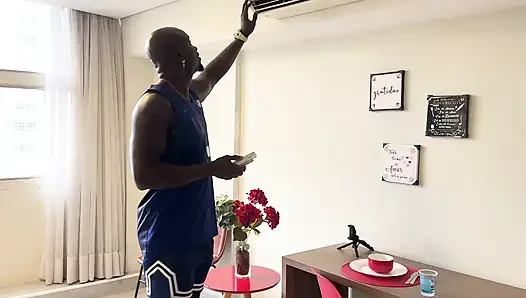The Neighbor Punched His Black Cock Without a Condom in the Hottie's Pussy