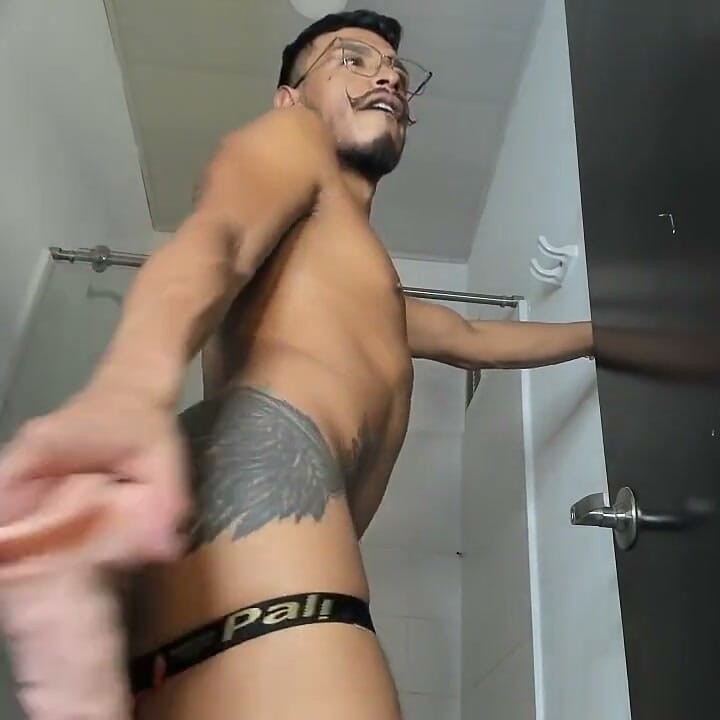 Jeg elsker å knulle meg selv med min 25 cm dildo
