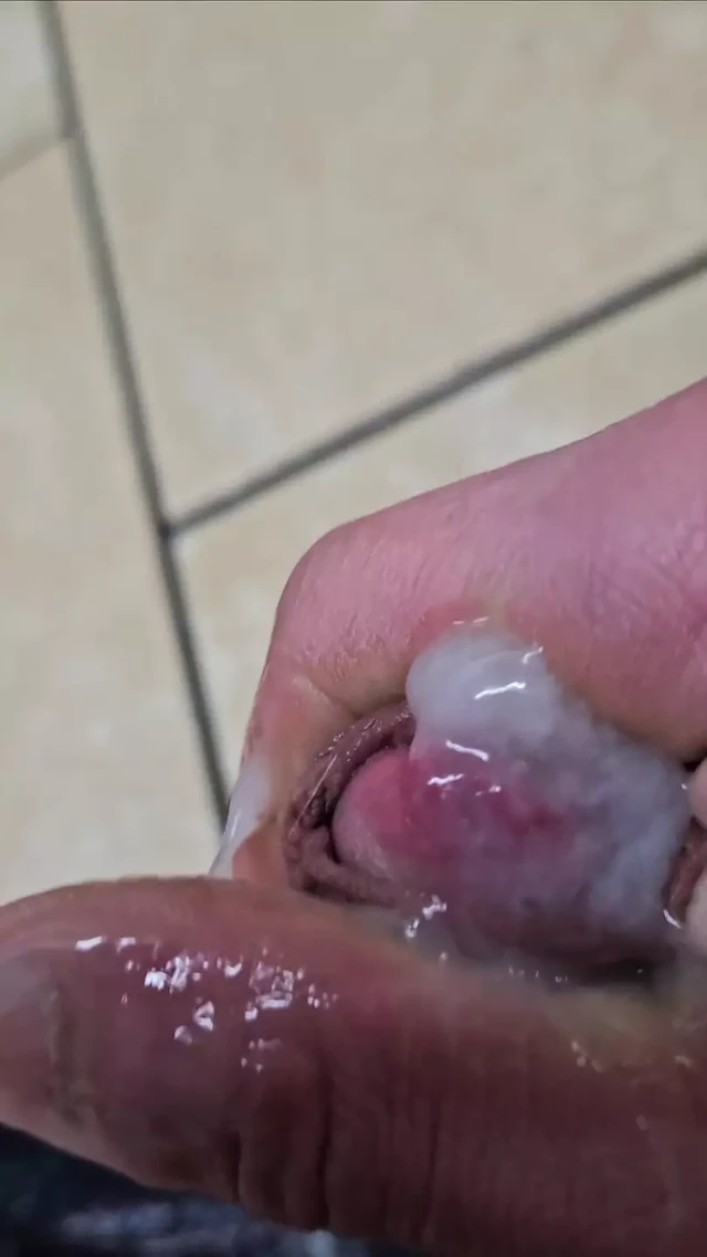 Masturbating to big cumshot