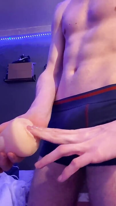 Očuhe, molim te, nemoj mi svršiti u pičku!! 06:53 Očuh, molim te, nemoj mi svršiti u pičku!!
