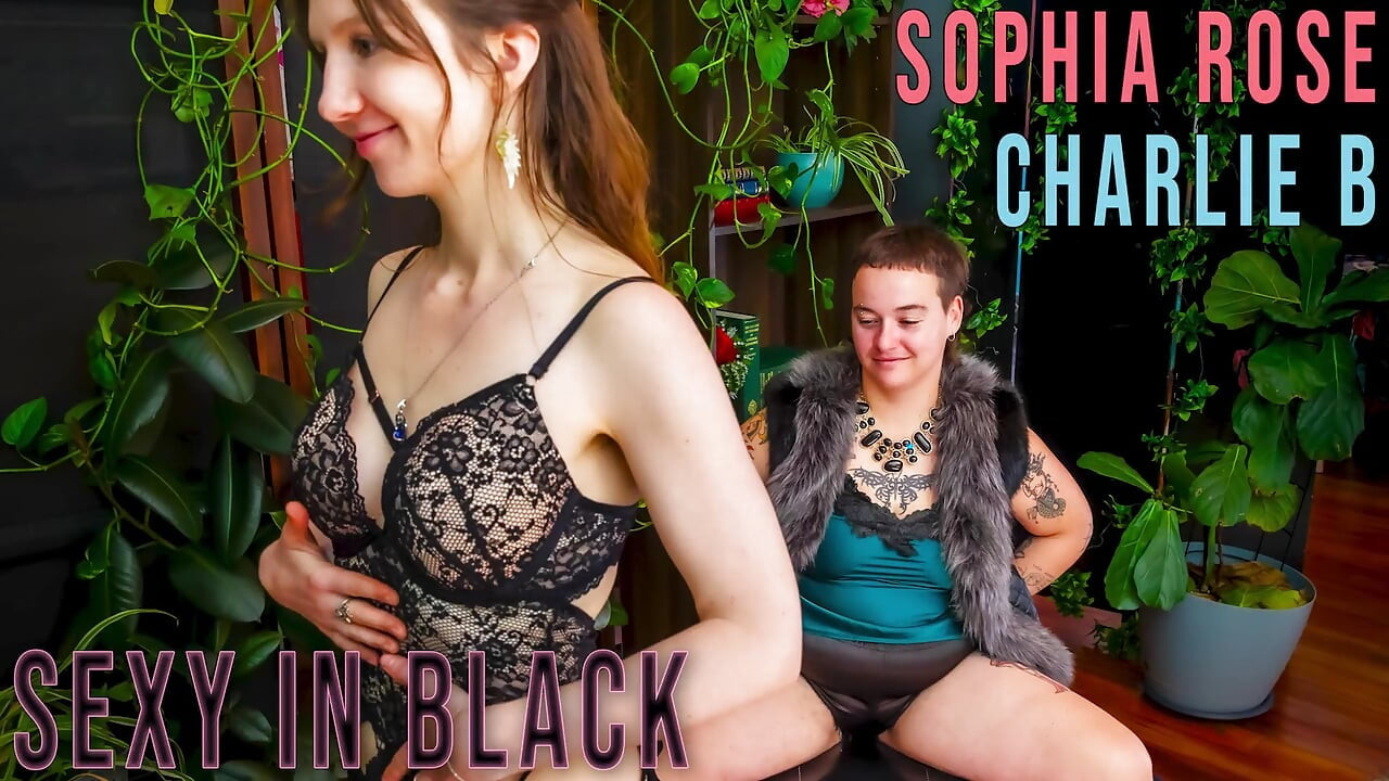Śliczna Sophia i pulchny Charlie Lick i Finger Each's Hairy Pussy
