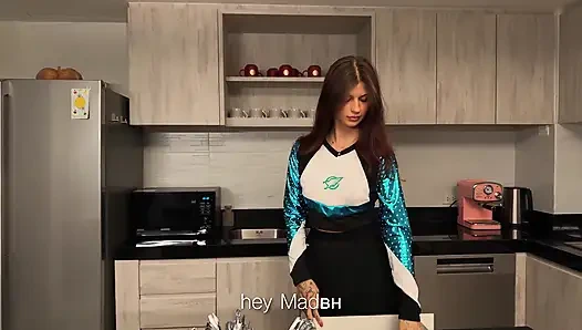 Падчерица-чирлидерша вопиюще вымаливает у меня деньги, я склонил ее трахаться