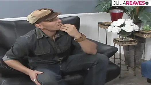 Крошка с большими сиськами ест сперму после жесткого траха хуища