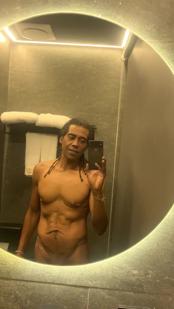 セクシーなセクシーな男は、4あなたを準備してセットします。  誰かがあなたを待っています。美しく、セクシーで興奮した目を見るのを待っています
