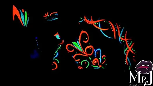 Секс и УФ-живопись с Никс и Дмоной