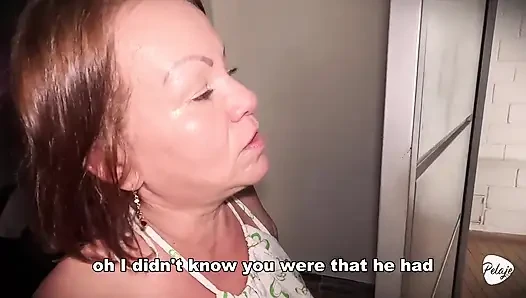 Die sekretärin wird ein paar dokumente zu ihrem chef nehmen, trifft seine frau und fickt sie am ende