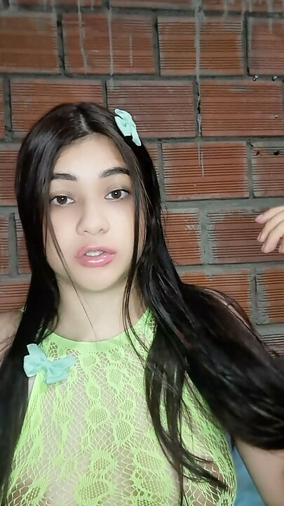 Ajude sua madrasta a escolher o vestido certo e ela vai deixar você gozar dentro dela