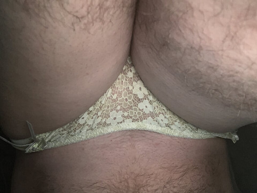 Masturbándose en bragas de encaje