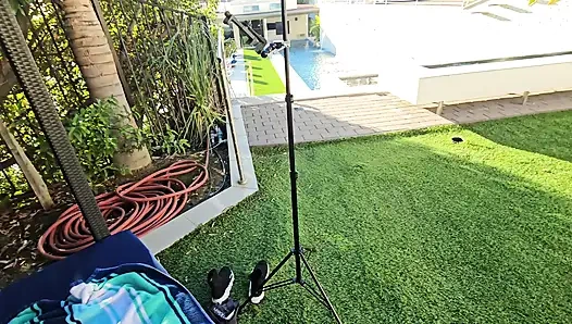 Чернокожая богиня Lily Starfire с огромными натуральными сиськами трахается у бассейна