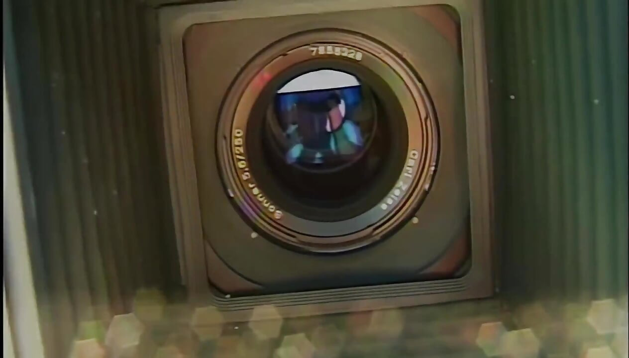 Mladá blondýnka se prstí a je ošukána