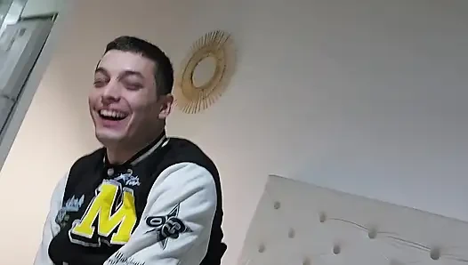 Моя соседка просит меня трахнуть ее без презерватива