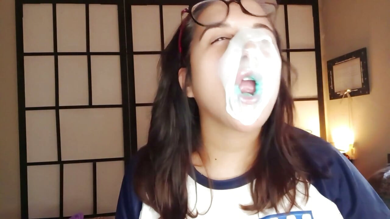 Trying Big Bubbles with Bubblegum Roll - Bunny Looner