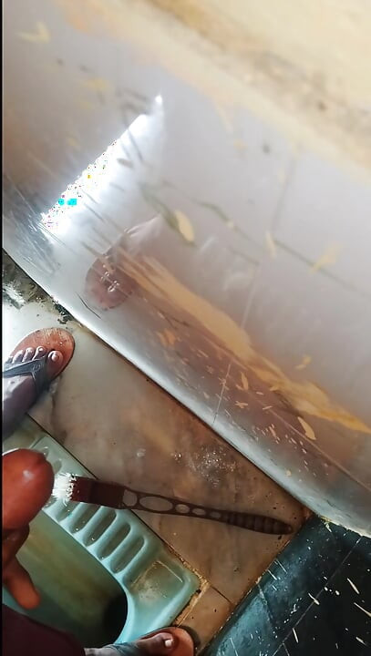 清晨，我大師蝙蝠在浴室裡摔了拳頭