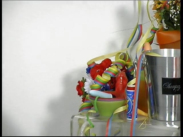 Brunett mogen slampa som bär strumpor blir sperma på bröst efter att ha knullat passionerat