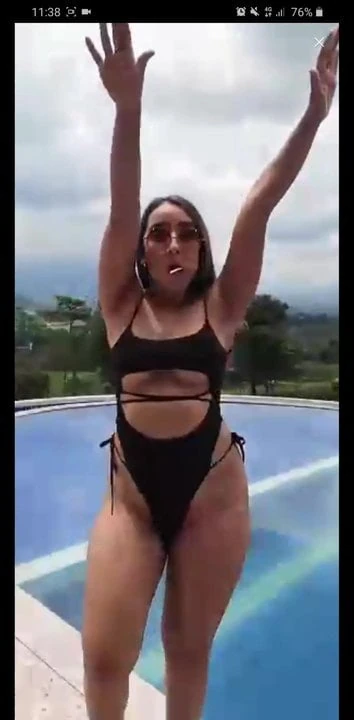 Bailando en tanga