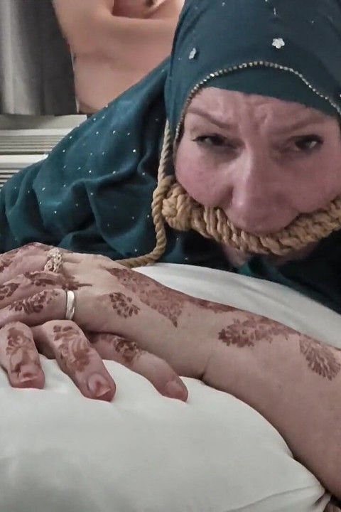 Hijabi aleijado bum bdsm de ambos os ângulos