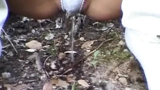 Pissen in den wäldern
