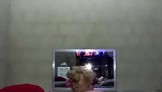 BLONDE UND BRÜNETTE TANZEN MASTURBIEREN, BIS ES MIR GEFÄLLT