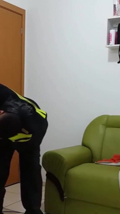 Hij bestelde pizza en kreeg worst | Clip 1