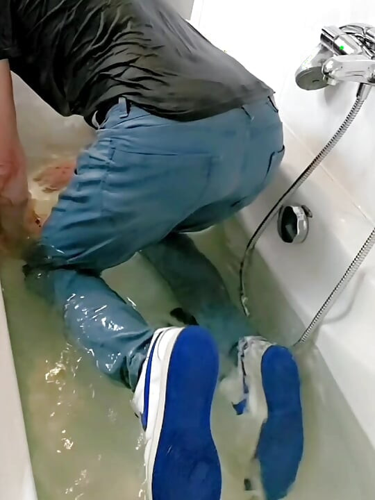 Wet Soaked Slut Playing in the Bathtub