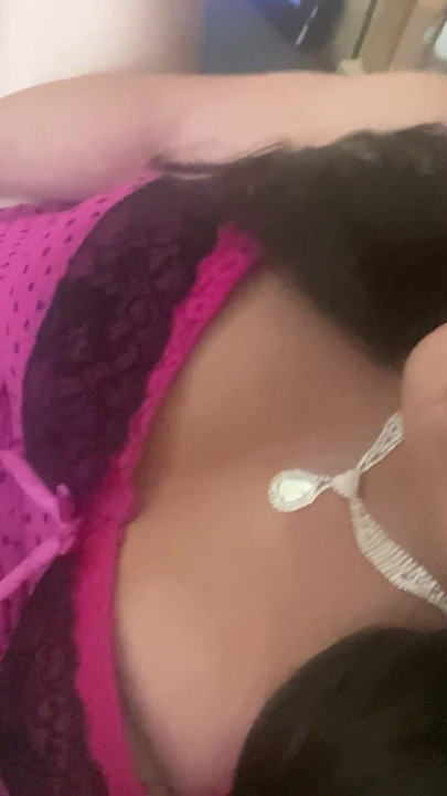 CD Krissy Sweets bawi się z jej zabawką i jej ciasną Tush