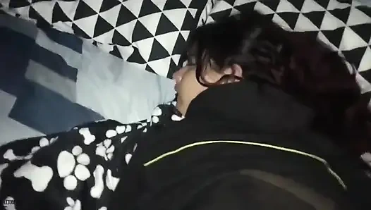 Cewek mungil latina ini nyepong kontolku sambil bugil dan telan sperma-pov