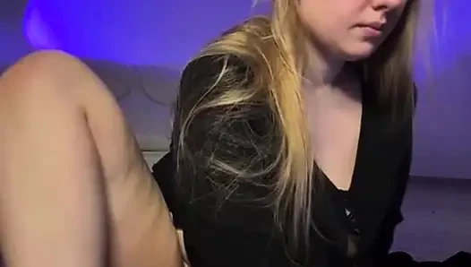 Jucielussie with vibraton in the pussy