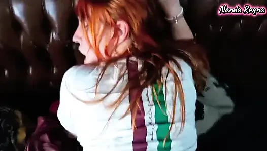 Cewek semok latina rambut merah lagi asik nyepong kontol dan ngentot pantat montoknya