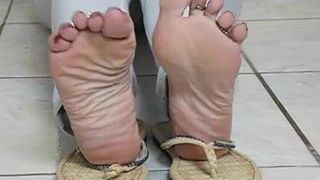 Sexy mature thick latina soles 3