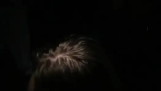 Публичная буккаке-шлюха в лесу