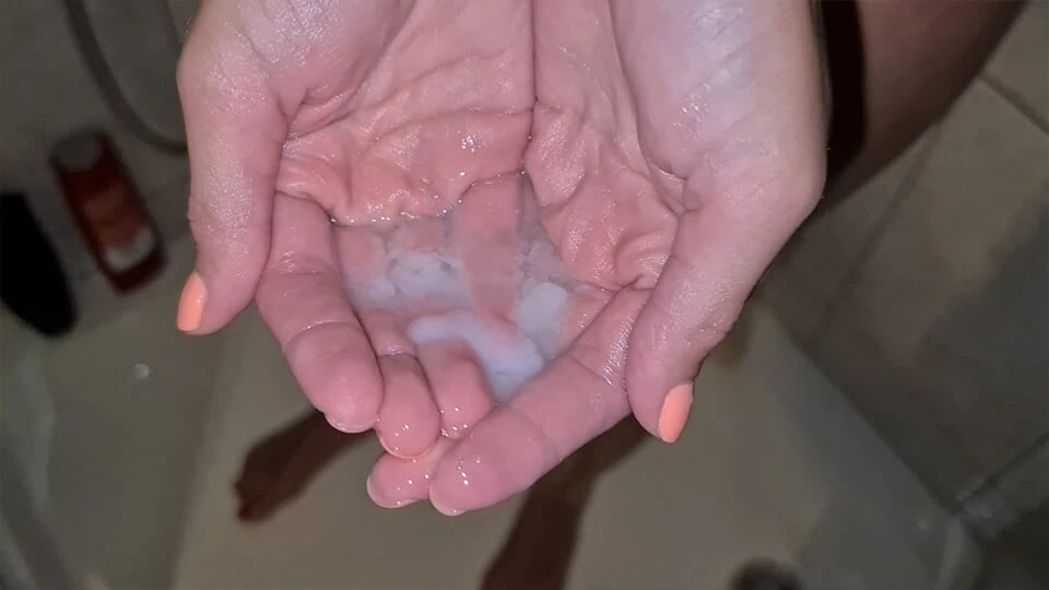 मैं शॉवर जेल से बाहर भाग गया इसलिए मुझे उससे कुछ लेना पड़ा