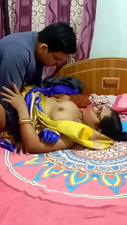 স্বামী ভার্জিন দেশি দেওরানিকে পুরোপুরি ন্যাংটা করে গরম সেক্স করে | ক্লিপ 1
