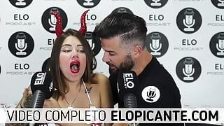 ELO PODCAST LE PASA EL HIELO POR LAS TETAS A SARA BLONDE