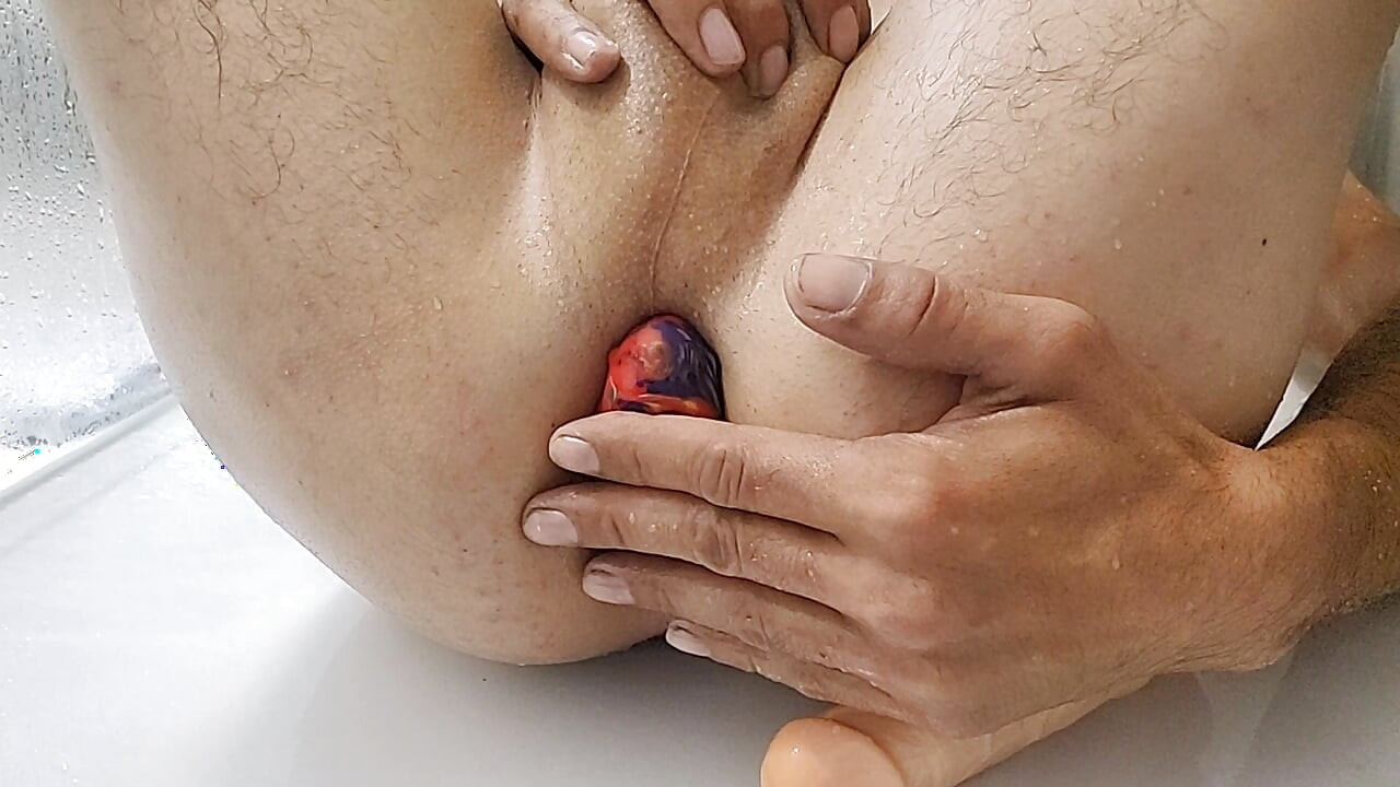 Play solo sous la douche anal gay fuckmachin